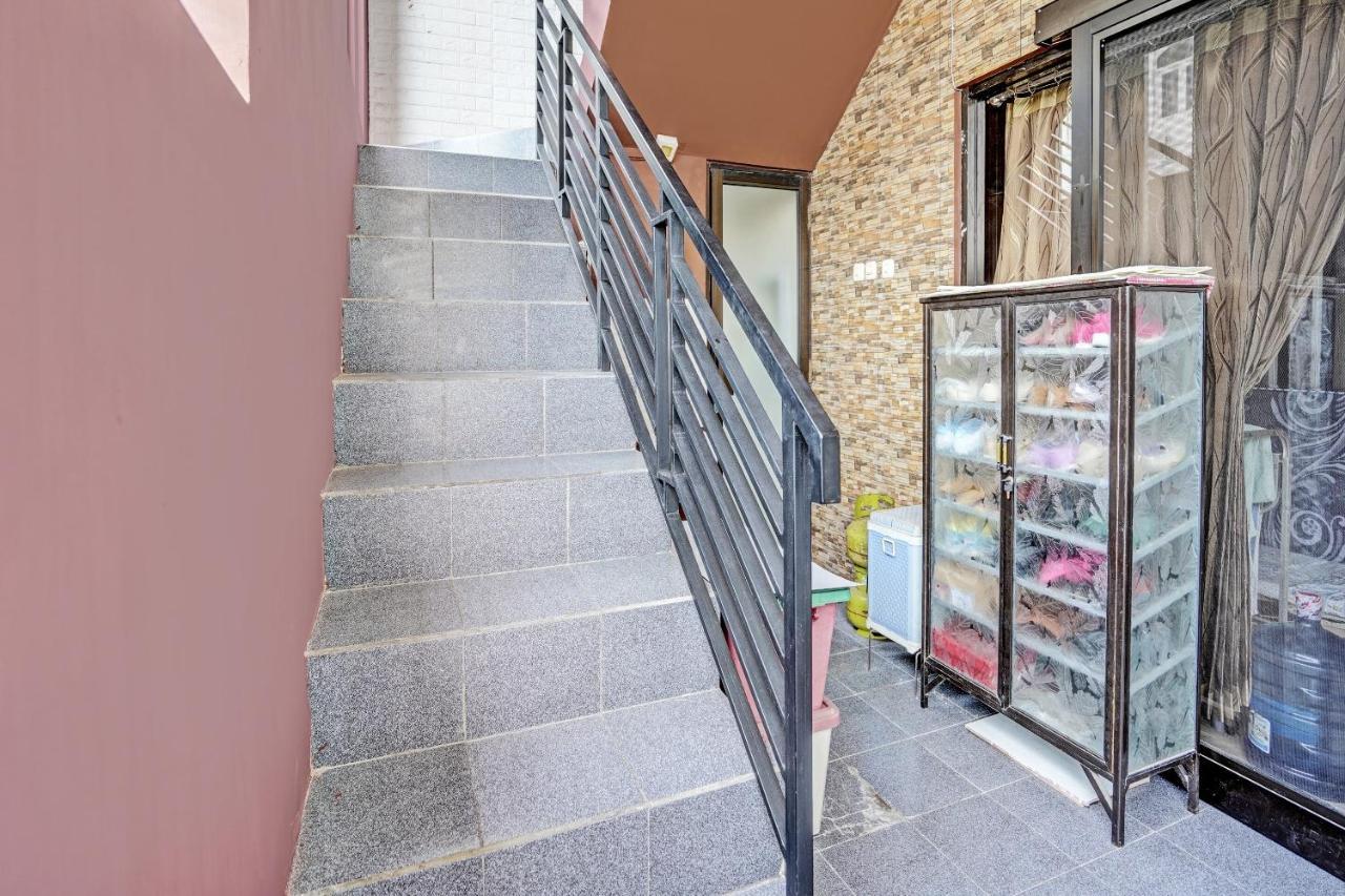 Oyo 92435 Sunlo Cozy Home Family Homestay Syariah Surabaya Exterior foto